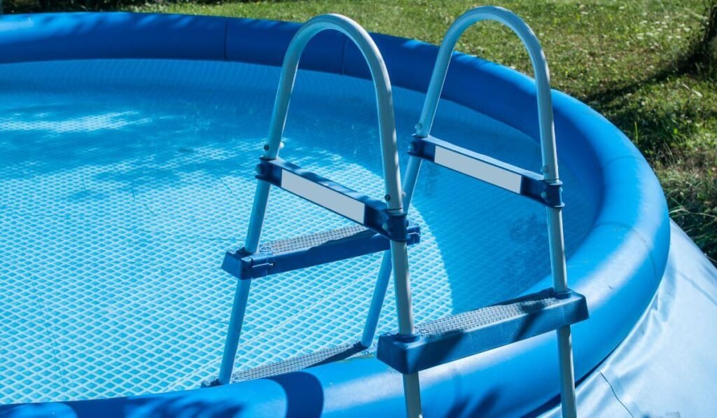 piscine gonflable bleue